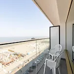 In Zeedijk With Stunning Sea Views アパート *