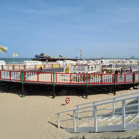 In Zeedijk With Stunning Sea Views Appartement *