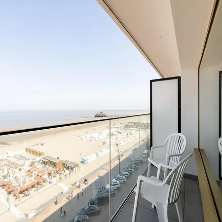 In Zeedijk With Stunning Sea Views 아파트 *